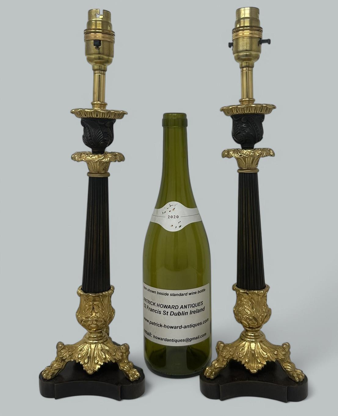 Paire de chandeliers anciens en bronze doré, néoclassique et doré à l'or fin en vente 4