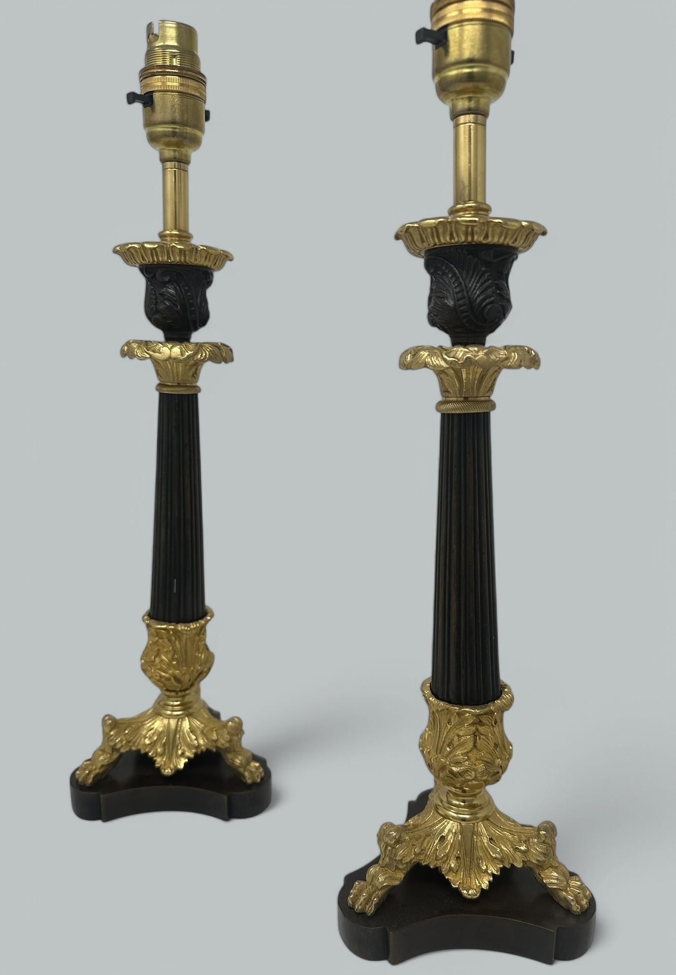 Début de l'époque victorienne Paire de chandeliers anciens en bronze doré, néoclassique et doré à l'or fin en vente