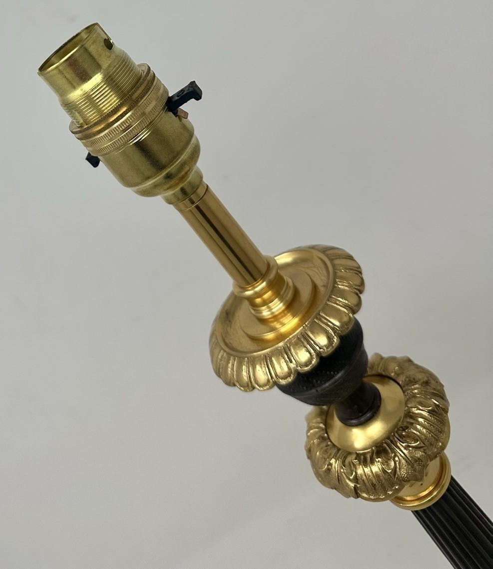 Début de l'époque victorienne Paire de chandeliers anciens en bronze doré, néoclassique et doré à l'or fin en vente