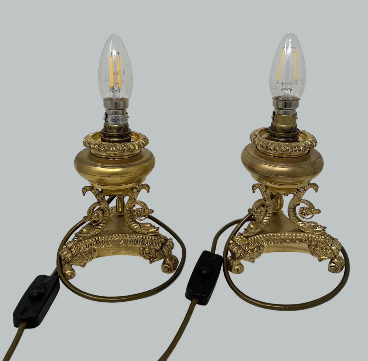 Paire de chandeliers anciens en bronze doré, néoclassique et doré à l'or fin Bon état - En vente à Dublin, Ireland