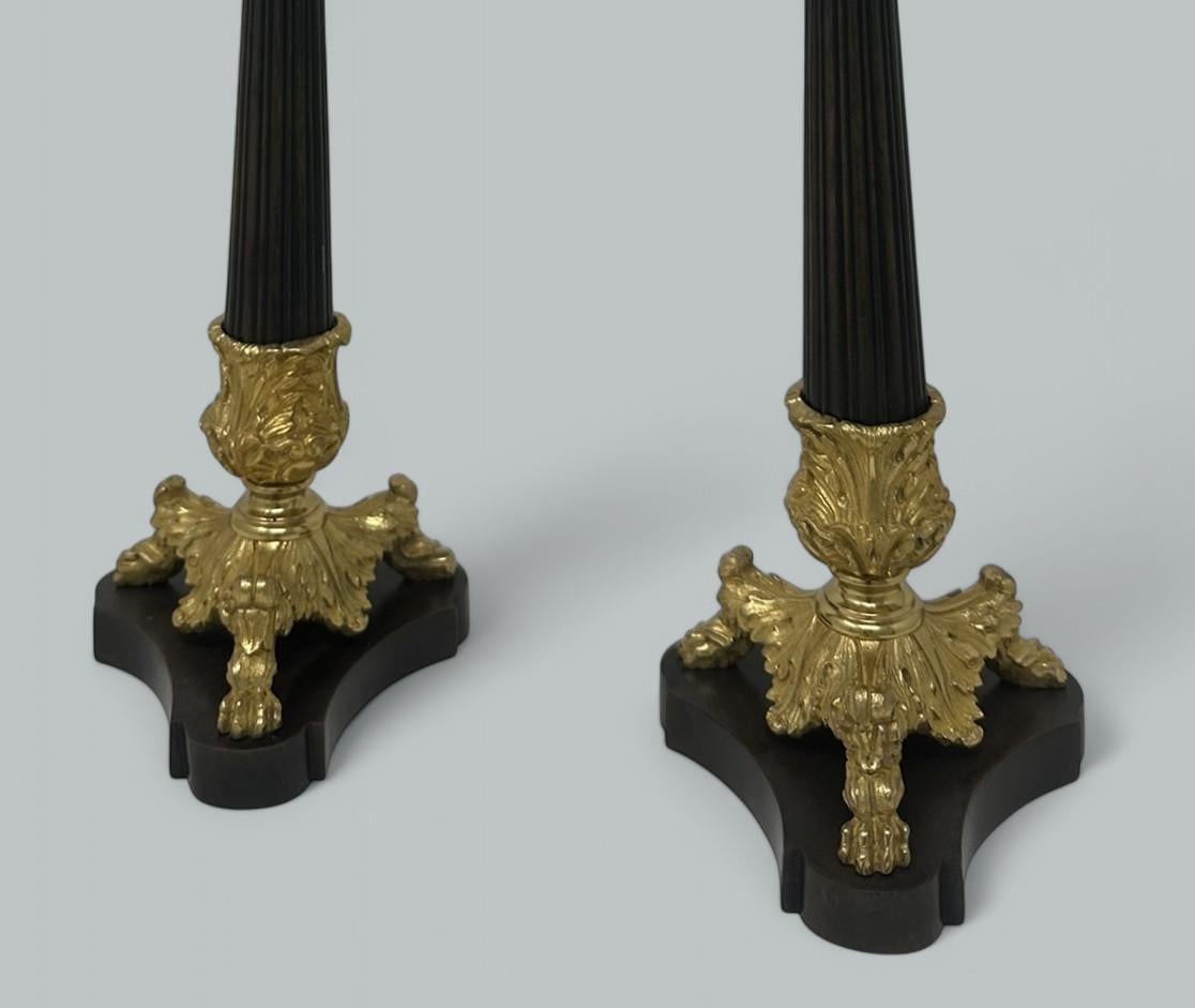 Paire de chandeliers anciens en bronze doré, néoclassique et doré à l'or fin Bon état - En vente à Dublin, Ireland