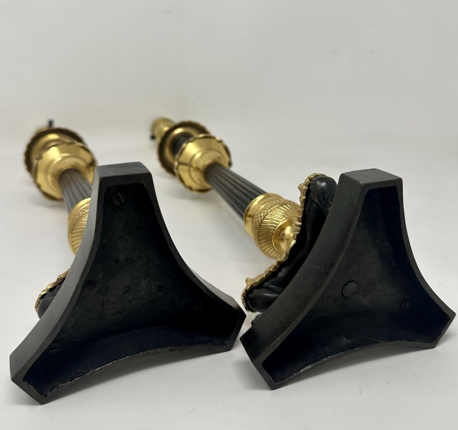 Paire de chandeliers anciens en bronze doré, néoclassique et doré à l'or fin Bon état - En vente à Dublin, Ireland