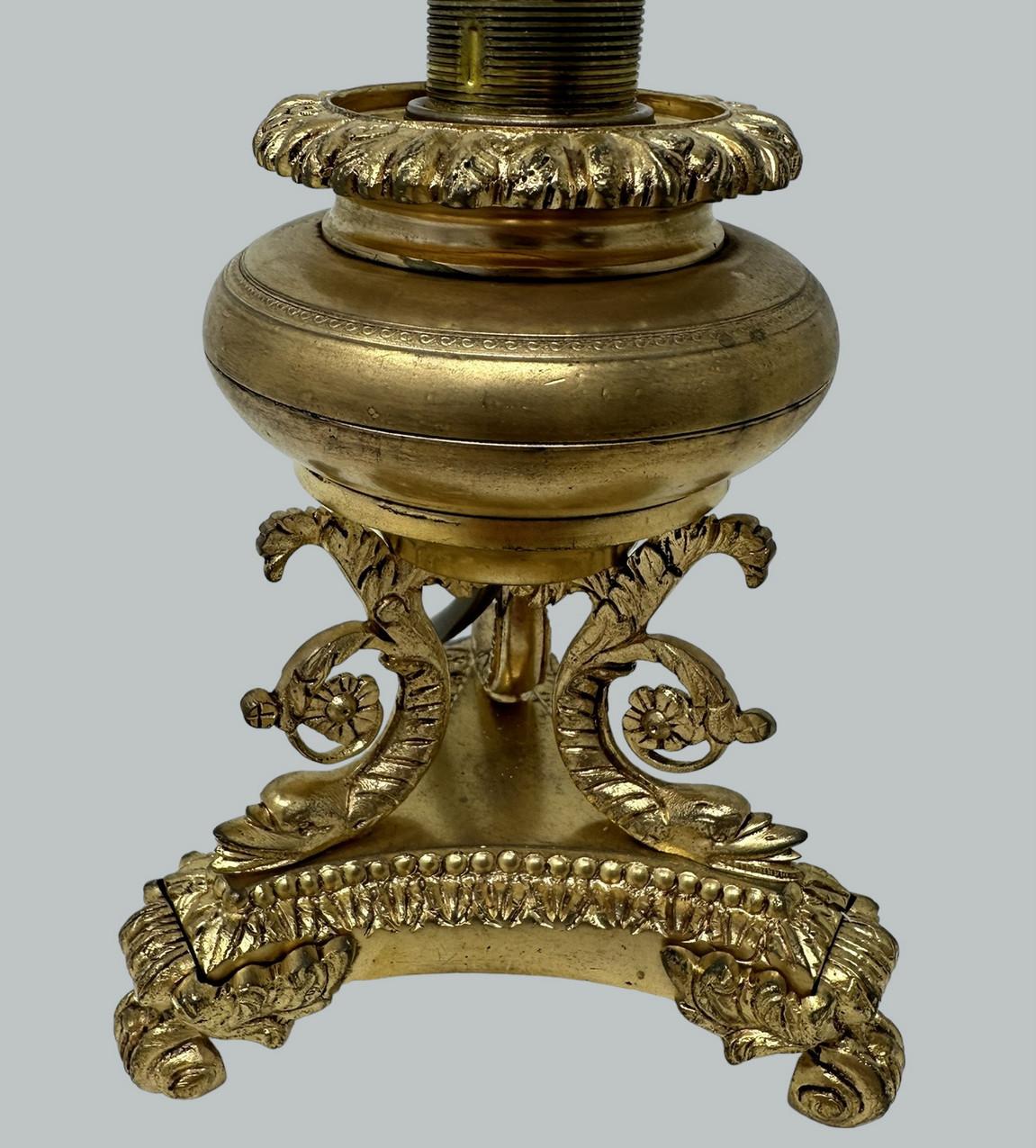 XIXe siècle Paire de chandeliers anciens en bronze doré, néoclassique et doré à l'or fin en vente