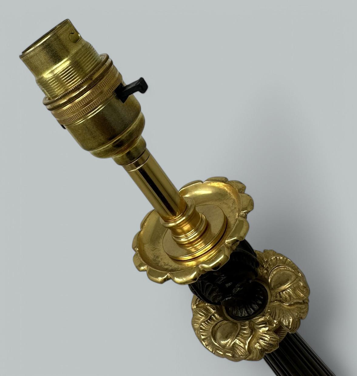 XIXe siècle Paire de chandeliers anciens en bronze doré, néoclassique et doré à l'or fin en vente