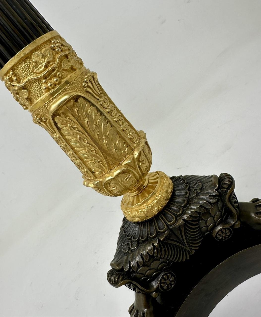 Paire de chandeliers anciens en bronze doré, néoclassique et doré à l'or fin  en vente 1