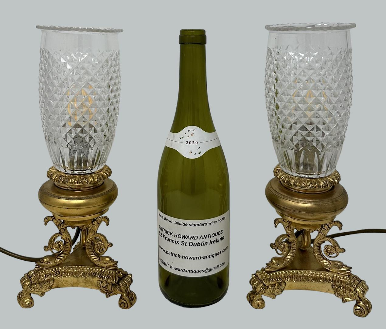 Paire de chandeliers anciens en bronze doré, néoclassique et doré à l'or fin en vente 1