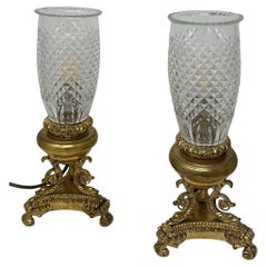 Antique French Pair of Doré Bronze Neoclassical Ormolu Gilt Candlesticks Lamps (Coppia di candelieri dorati francesi)