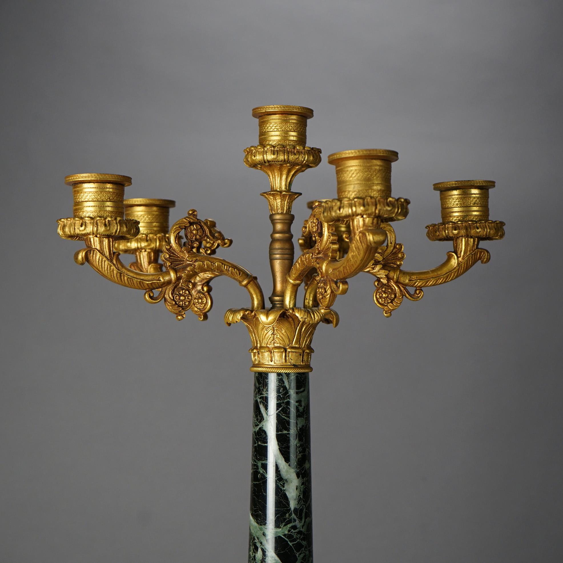 Paar antike französische Empire-Kandelaber aus vergoldeter Bronze und Marmor, 19. Jahrhundert im Angebot 2