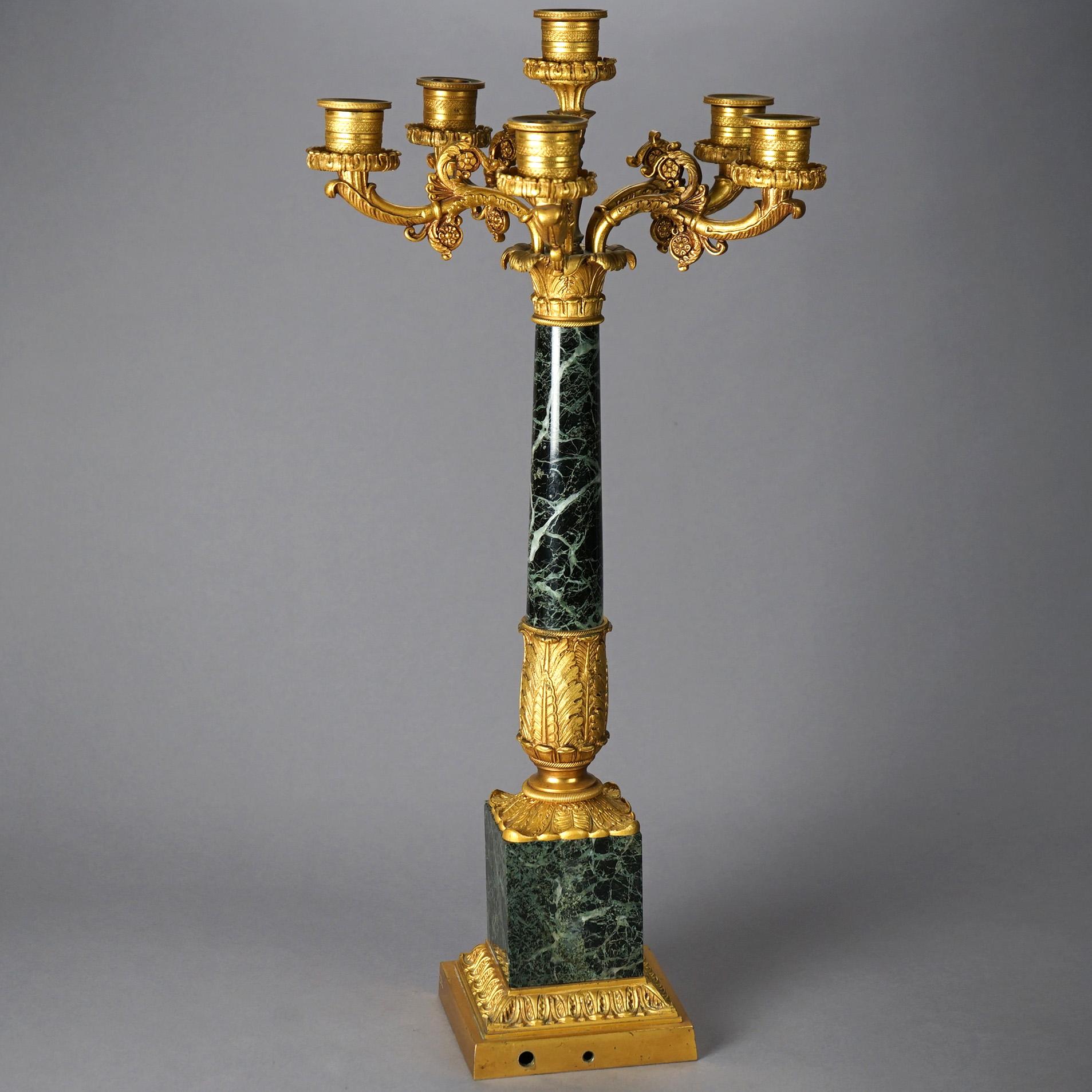 Paar antike französische Empire-Kandelaber aus vergoldeter Bronze und Marmor, 19. Jahrhundert im Angebot 4