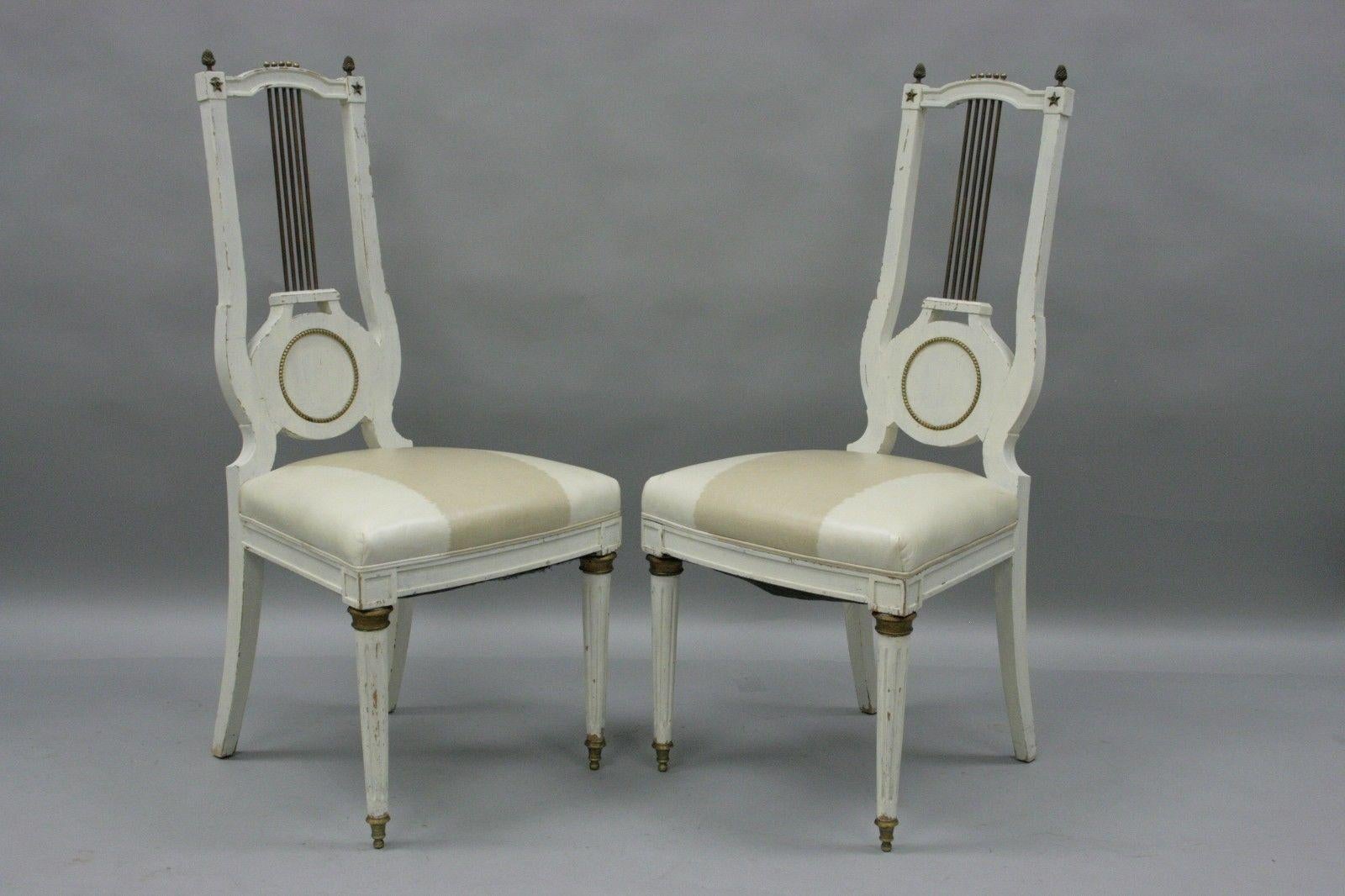 Ancienne paire de chaises d'appoint néoclassiques Louis XVI à dossier en forme de harpe en vente 4