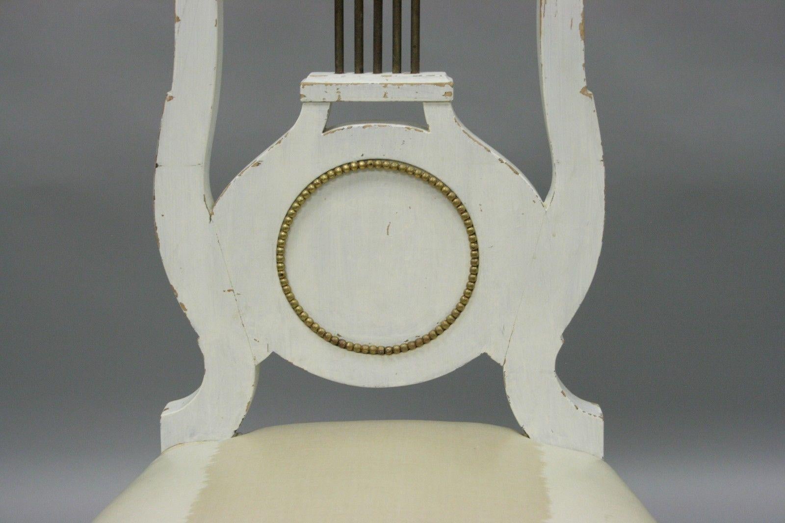 Ancienne paire de chaises d'appoint néoclassiques Louis XVI à dossier en forme de harpe Bon état - En vente à Philadelphia, PA
