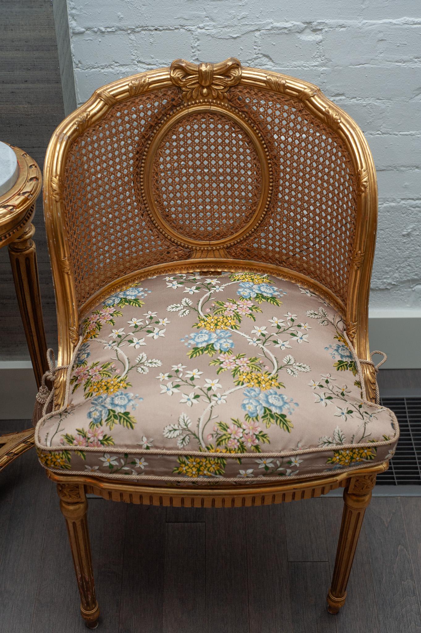 Napoléon III Paire de chaises françaises dorées avec sangles en rotin et coussins rembourrés
