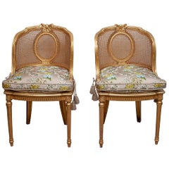 Paire de chaises françaises dorées avec sangles en rotin et coussins rembourrés