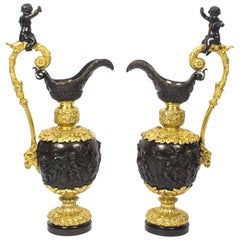 Pareja antigua de aguamaniles franceses de bronce dorado, Siglo XIX