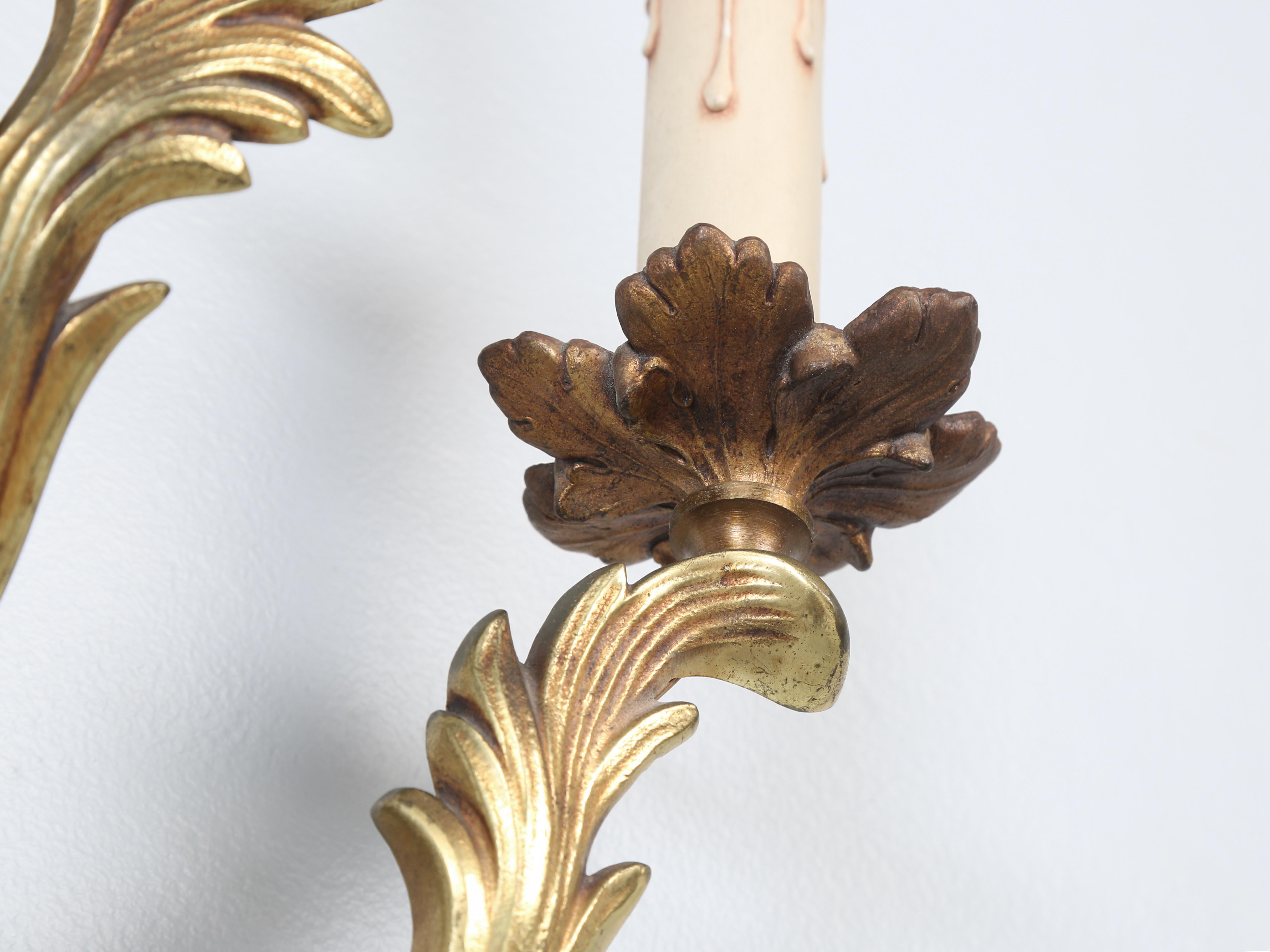 Plaqué or Paire d'appliques françaises anciennes de style Louis XV ou Rococo en bronze doré vers 1900-1920 en vente