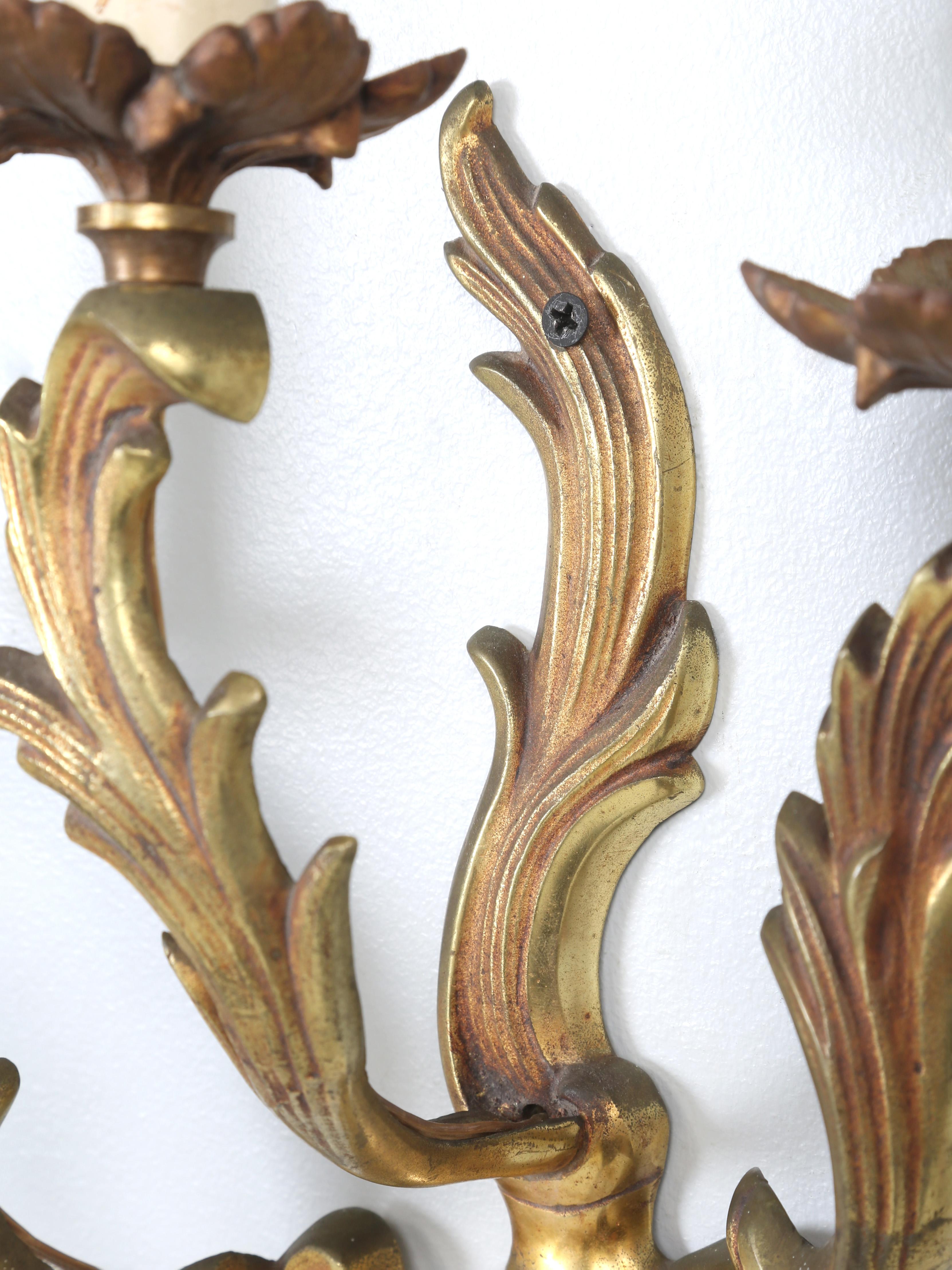 Paire d'appliques françaises anciennes de style Louis XV ou Rococo en bronze doré vers 1900-1920 en vente 1