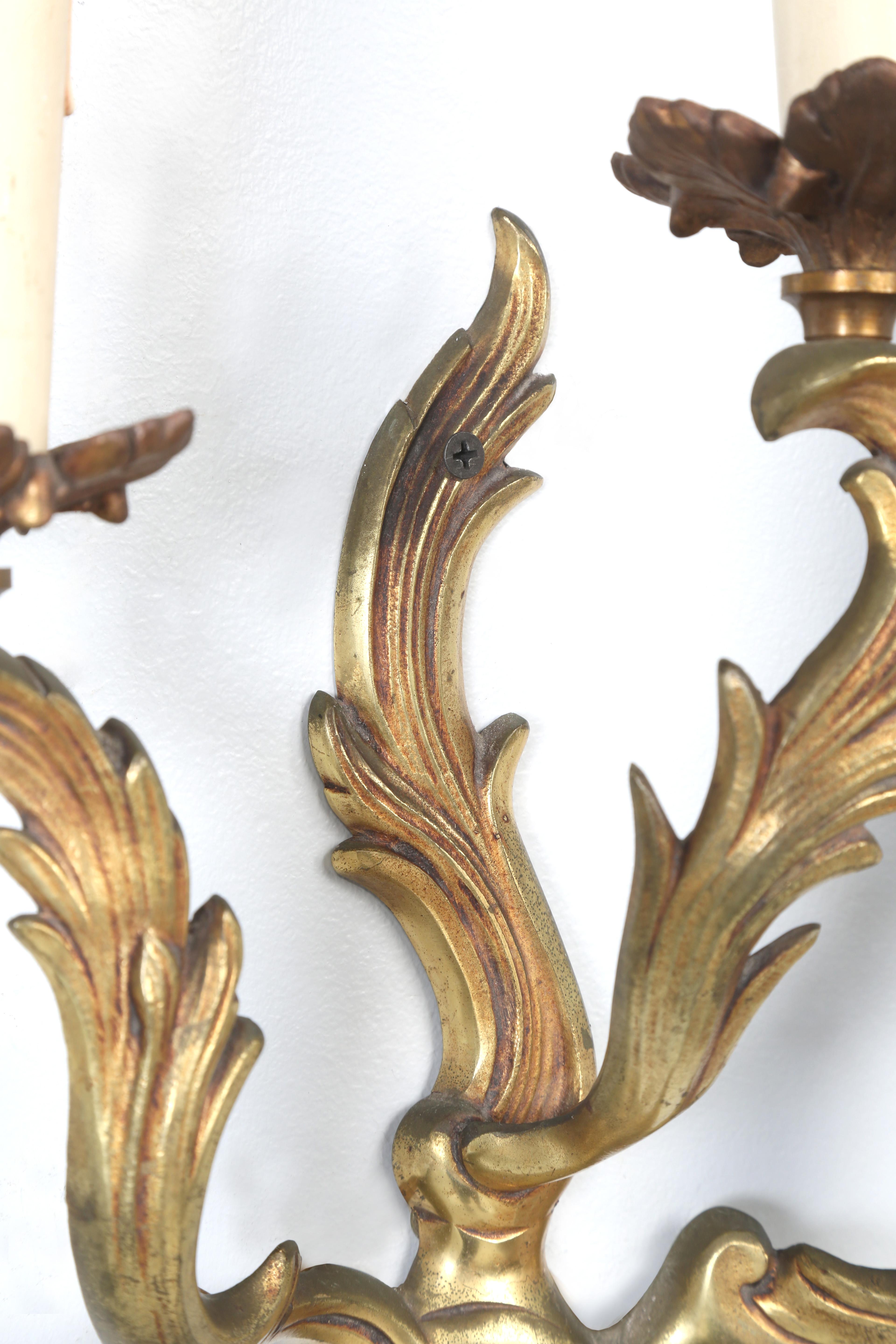 Paire d'appliques françaises anciennes de style Louis XV ou Rococo en bronze doré vers 1900-1920 en vente 2