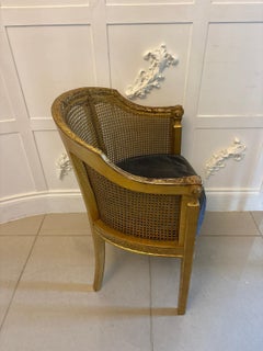 Coppia di poltrone bergère francesi d'epoca in legno dorato