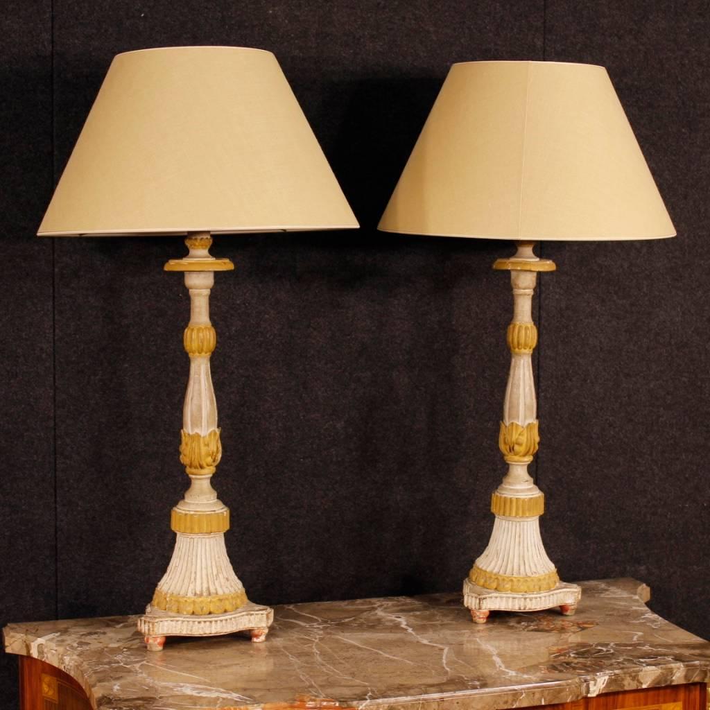Pair of 19th century French table lamps. Antique carved and lacquered candelabras, electrified during the second half of the 20th century. Modern lampshade in good condition, without tears or stains. Objects of great decor and fabulous furnishings,