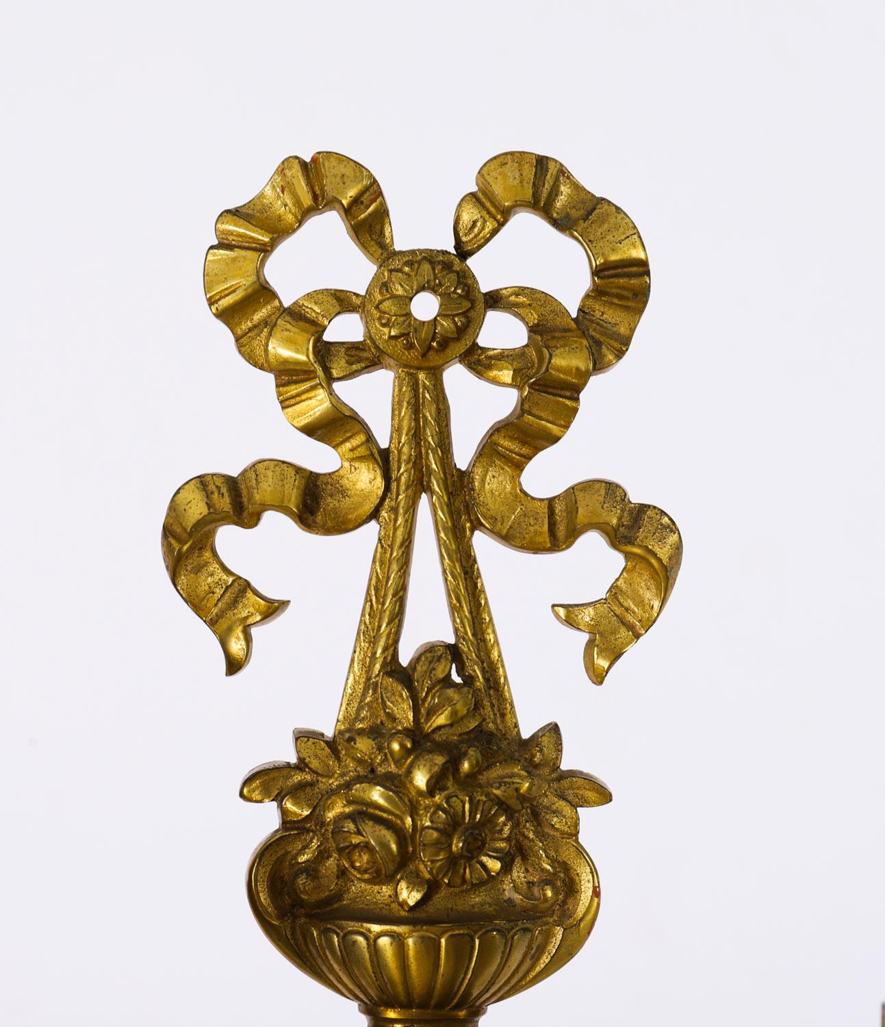 Antique Paire d'appliques en bronze doré à 2 branches de style néo-louisianais 19ème siècle Bon état - En vente à London, GB