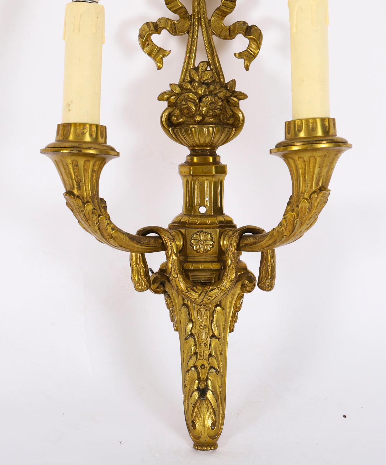 Antique Paire d'appliques en bronze doré à 2 branches de style néo-louisianais 19ème siècle en vente 2