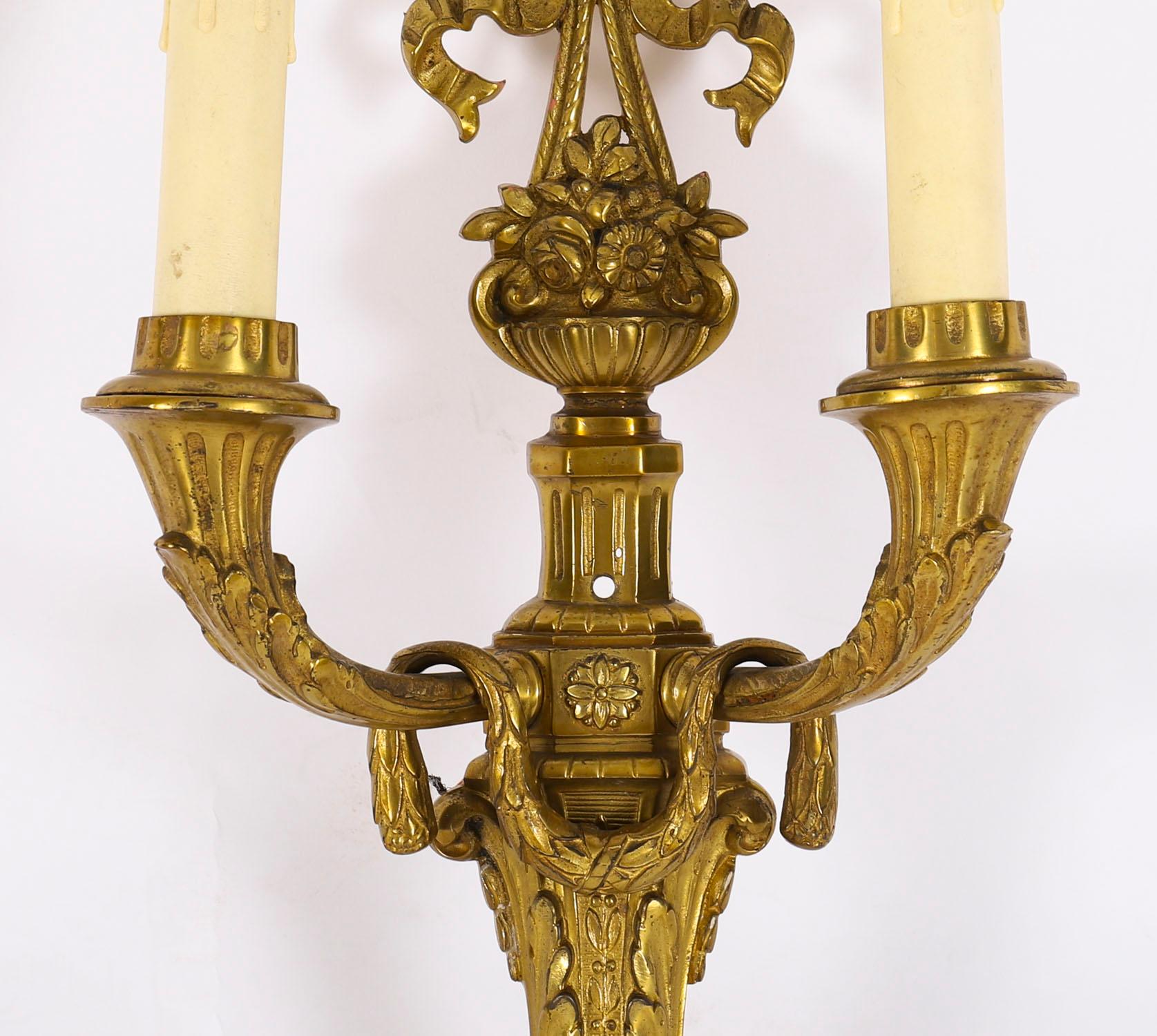 Antique Paire d'appliques en bronze doré à 2 branches de style néo-louisianais 19ème siècle en vente 3
