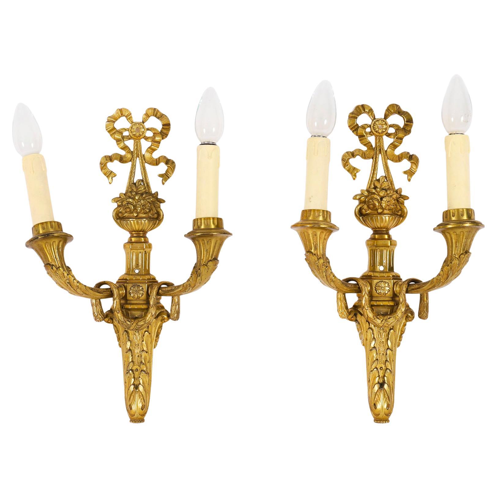 Antique Paire d'appliques en bronze doré à 2 branches de style néo-louisianais 19ème siècle en vente