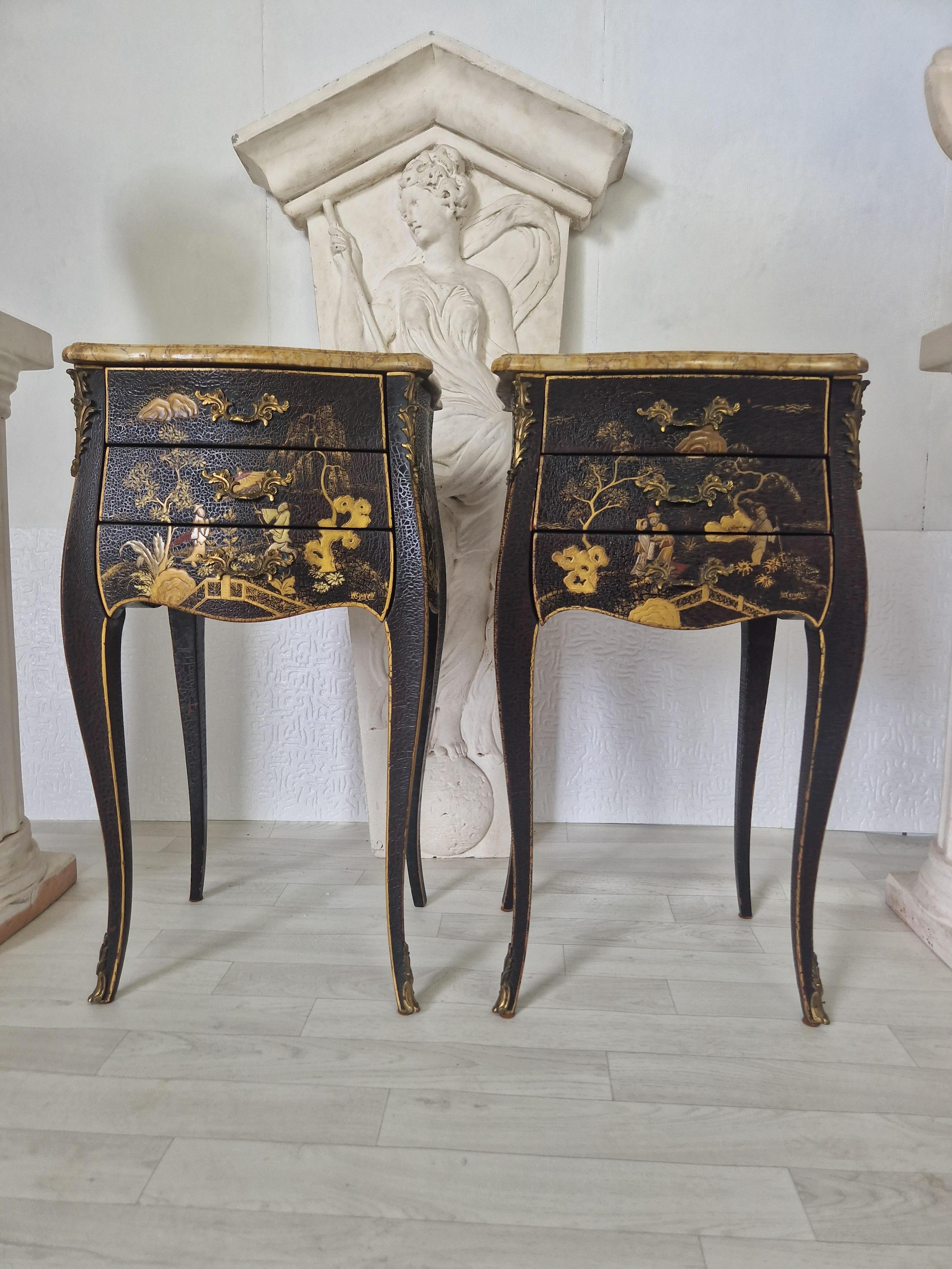 Antique Pair of French Louis XV Chinoiserie Nightstands For Sale 11