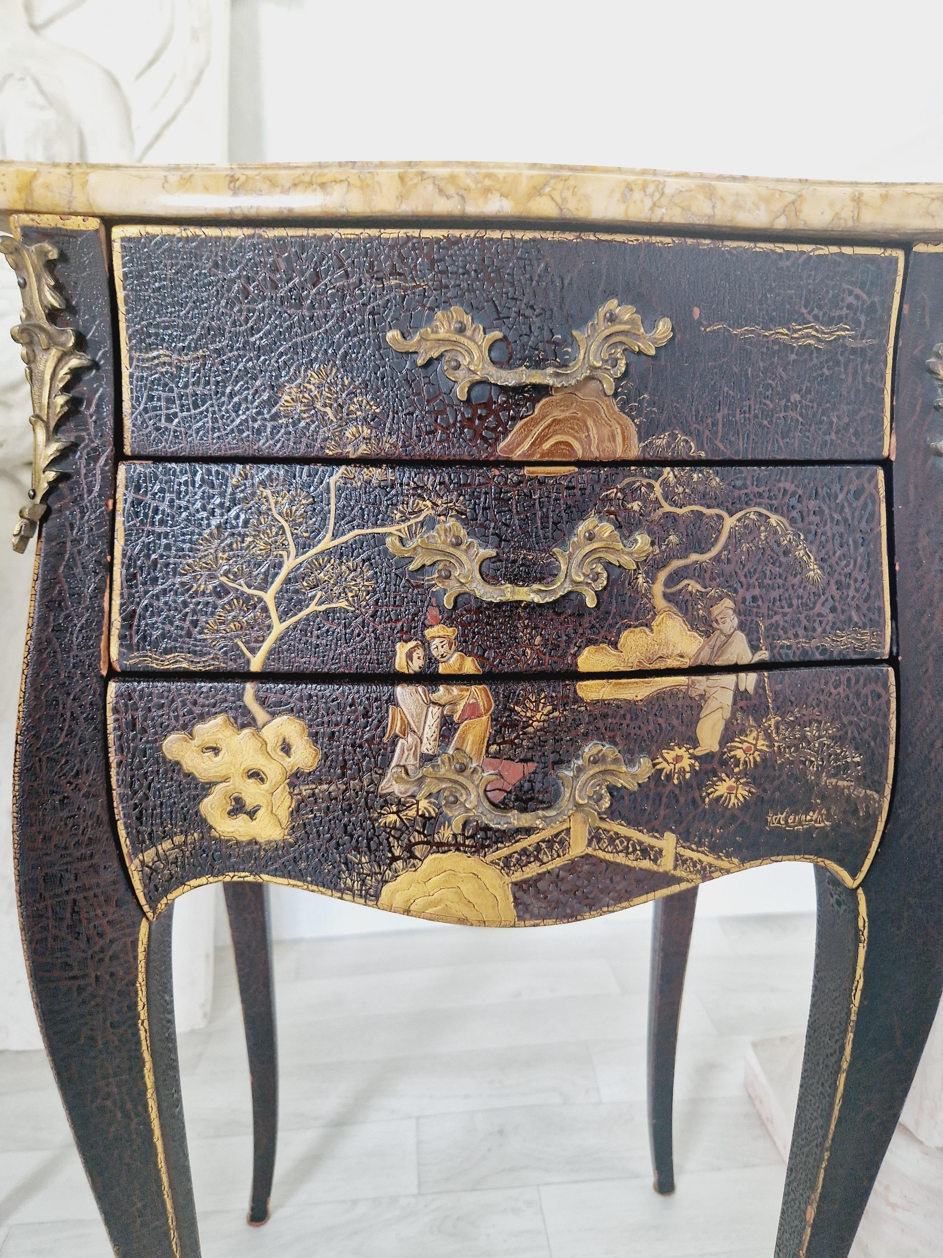 20th Century Antique Pair of French Louis XV Chinoiserie Nightstands For Sale