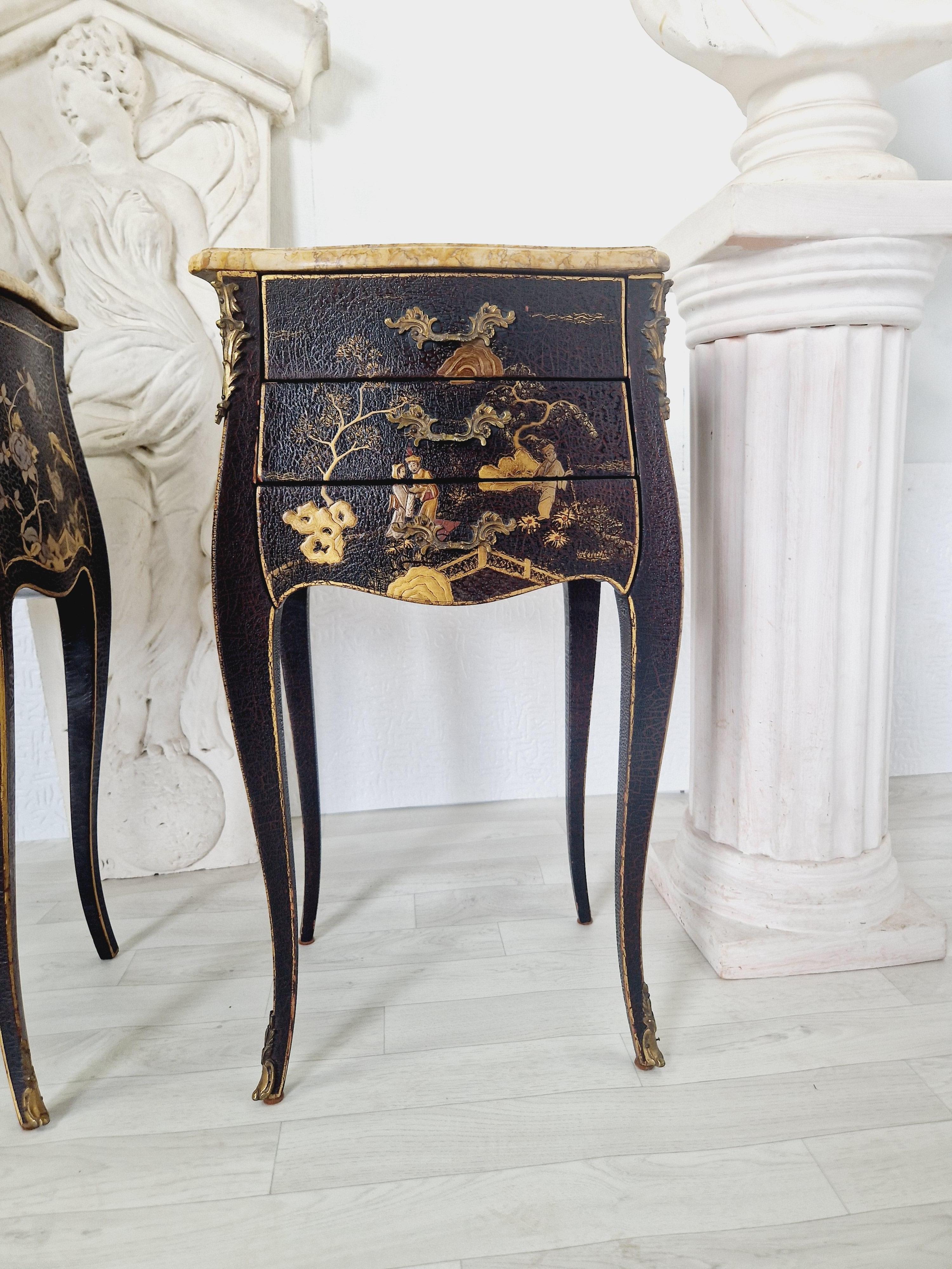 Antique Pair of French Louis XV Chinoiserie Nightstands For Sale 1