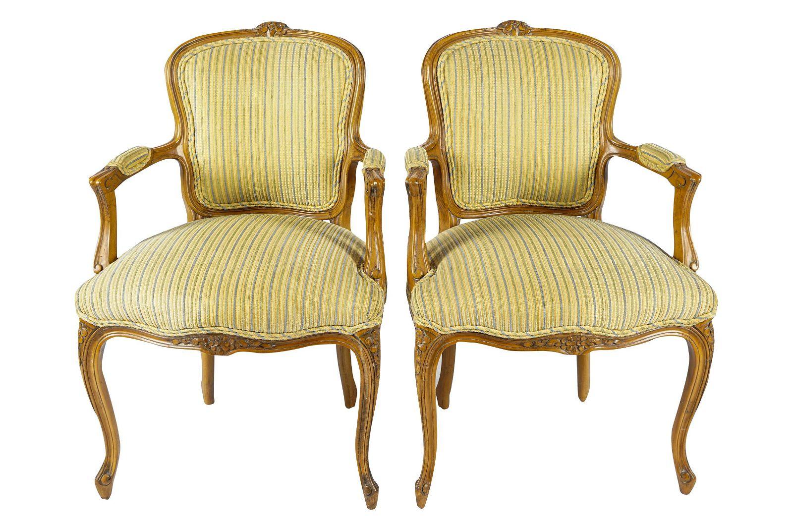 Edad: 1900 - 1950

Estilo de los muebles: Luis XV (1730 - 1770)

Dimensiones totales: 23