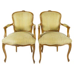 Coppia di fauteuil francesi in legno di faggio in stile Luigi XV dell'inizio del XX secolo