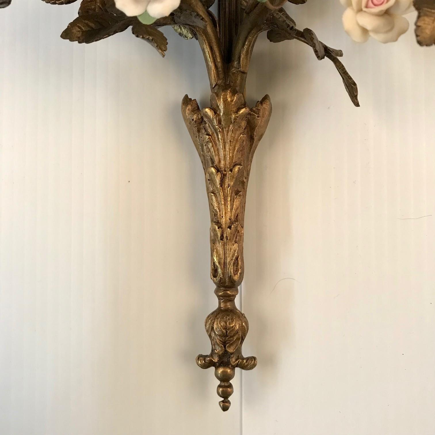 Antique Pair of French Louis XV Style Bronze Wall Sconces In Good Condition In Montreal, QC