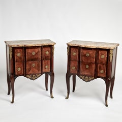 Coppia di cassapanche francesi intarsiate con piano in marmo in stile Luigi XV