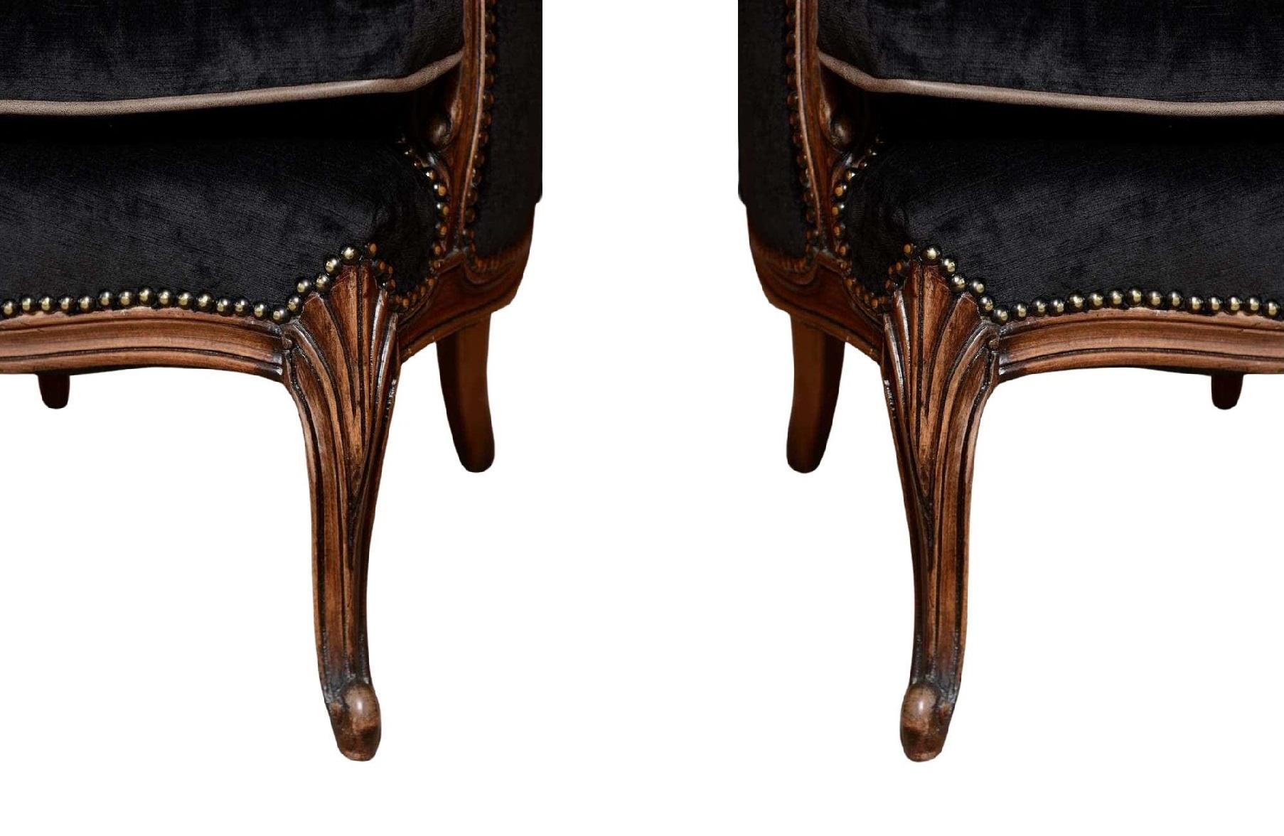 Français Paire d'anciennes chaises Bergere Louis XV tapissées en vente