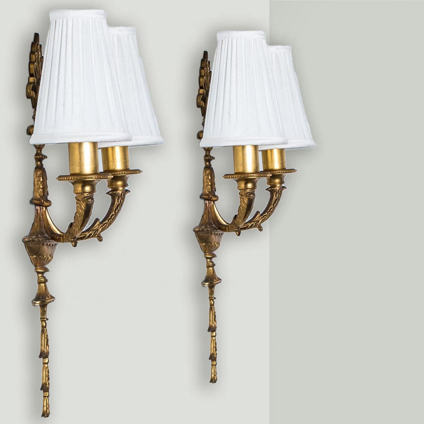 Antikes Paar französischer Wandleuchter aus massiver Bronze im Louis-XVI-Stil, 1920 im Angebot 5