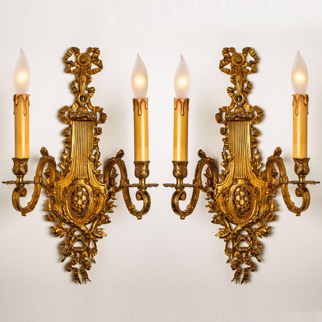 Antique Pair of French Massive Bronze Louis XVI Wall Sconces In Excellent Condition In Rijssen, NL