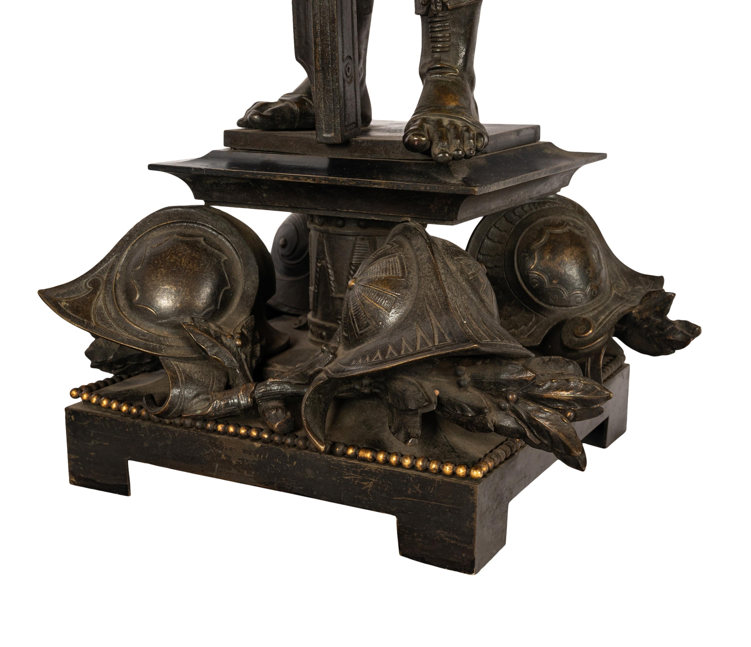 Antiguo par de estatuas de soldados franceses neorrenacentistas de bronce Esculturas 1840 12