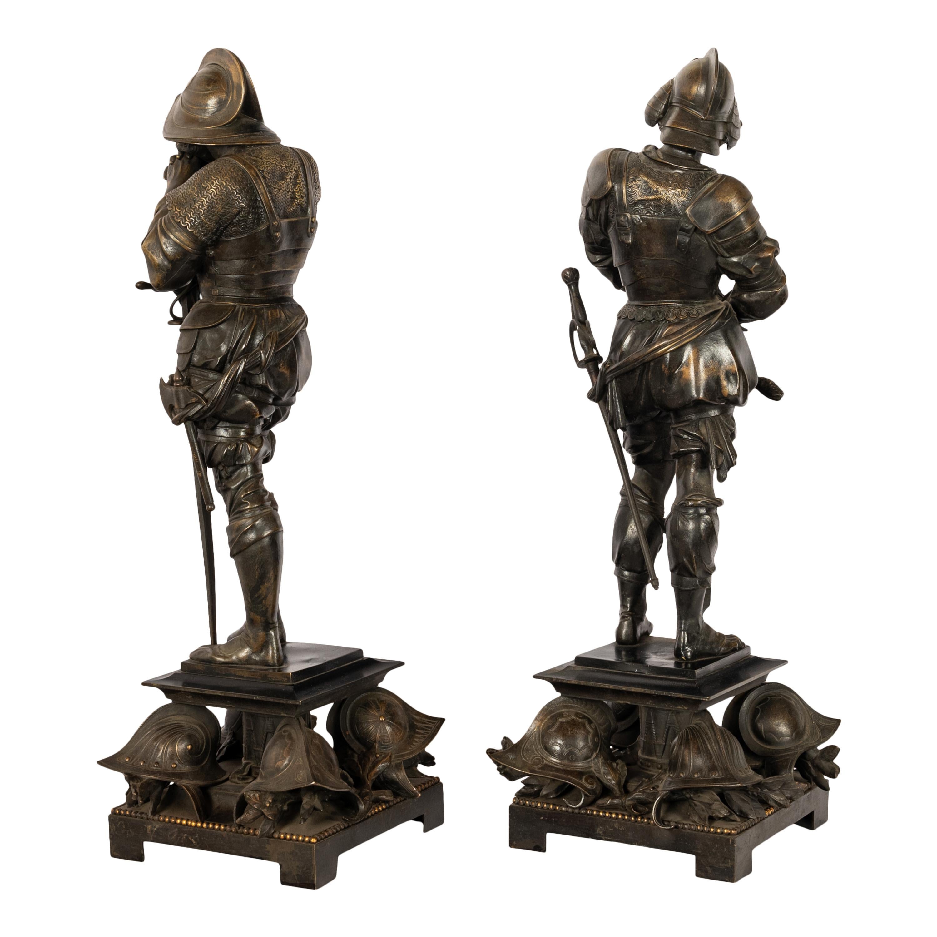 Antiguo par de estatuas de soldados franceses neorrenacentistas de bronce Esculturas 1840 Vaciado