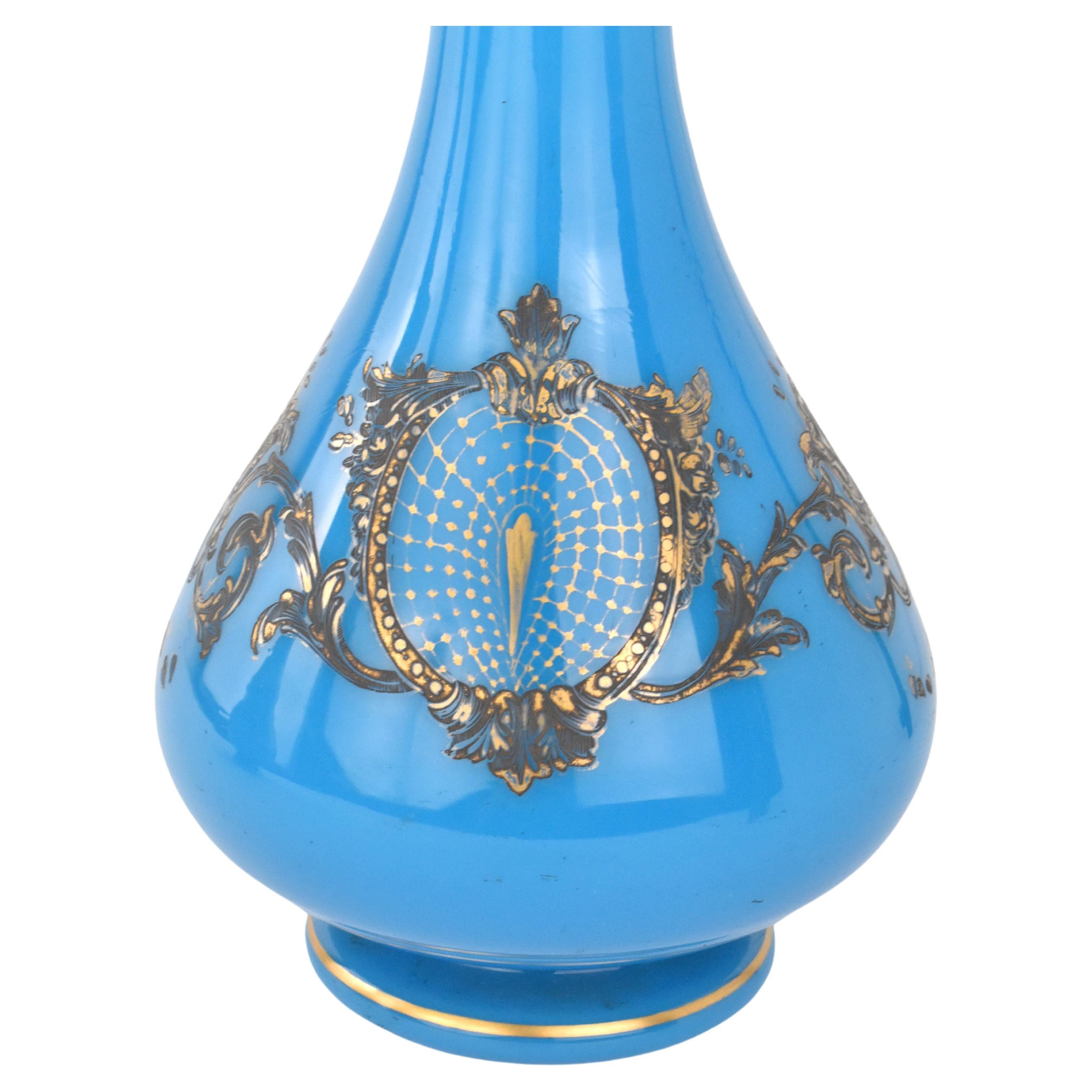 Paire de vases anciens en verre émaillé French Opaline Baccarat, 19e siècle Bon état - En vente à Rostock, MV