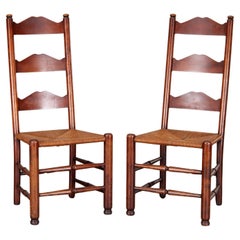 Antikes Paar französische Provincial-dder Back-Stühle mit Binsen-Sitzen
