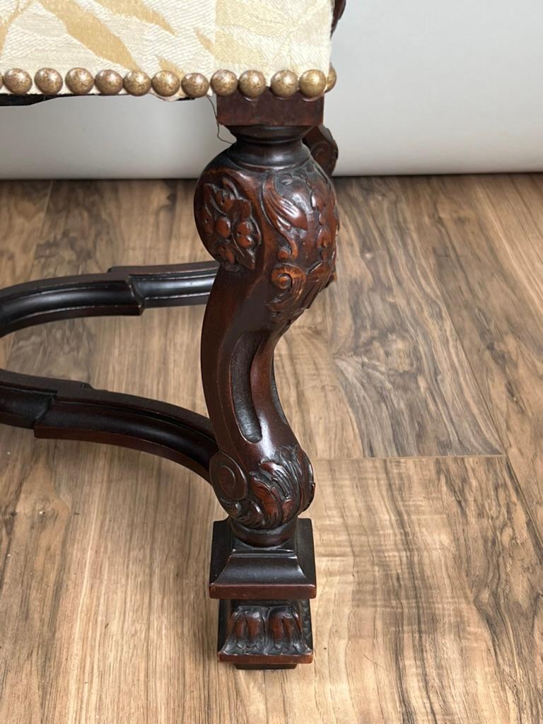 Antique French Régence Style Carved Mahogany Arm Chairs, c. Frühes 19. Jahrhundert im Angebot 5