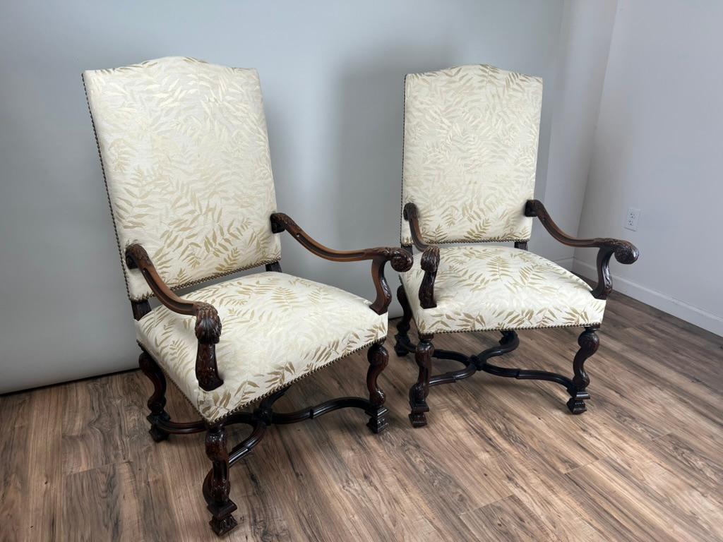 Antique French Régence Style Carved Mahogany Arm Chairs, c. Frühes 19. Jahrhundert (Regency) im Angebot