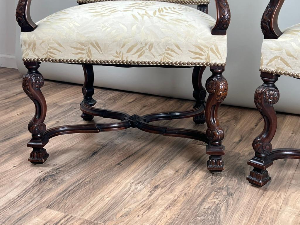 Antique French Régence Style Carved Mahogany Arm Chairs, c. Frühes 19. Jahrhundert im Angebot 3
