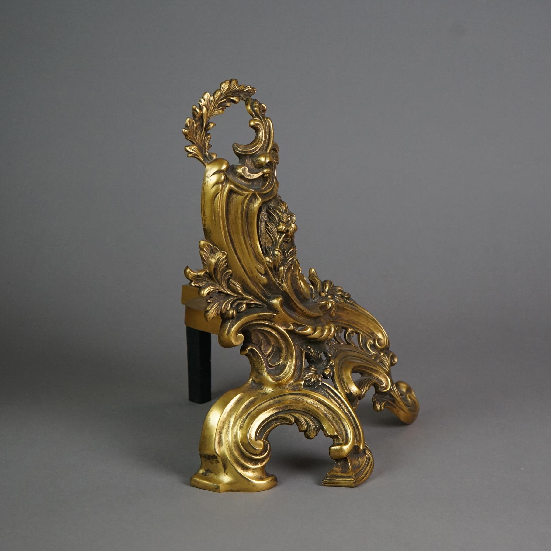 Rococo Paire de chenets de cheminée rococo français en bronze doré en forme de feuillage 19ème siècle en vente