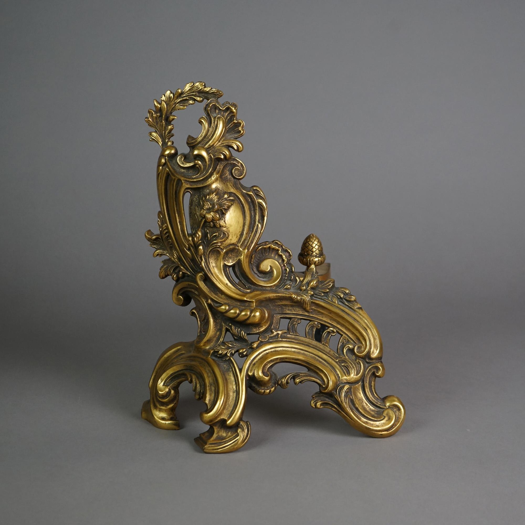 Français Paire de chenets de cheminée rococo français en bronze doré en forme de feuillage 19ème siècle en vente