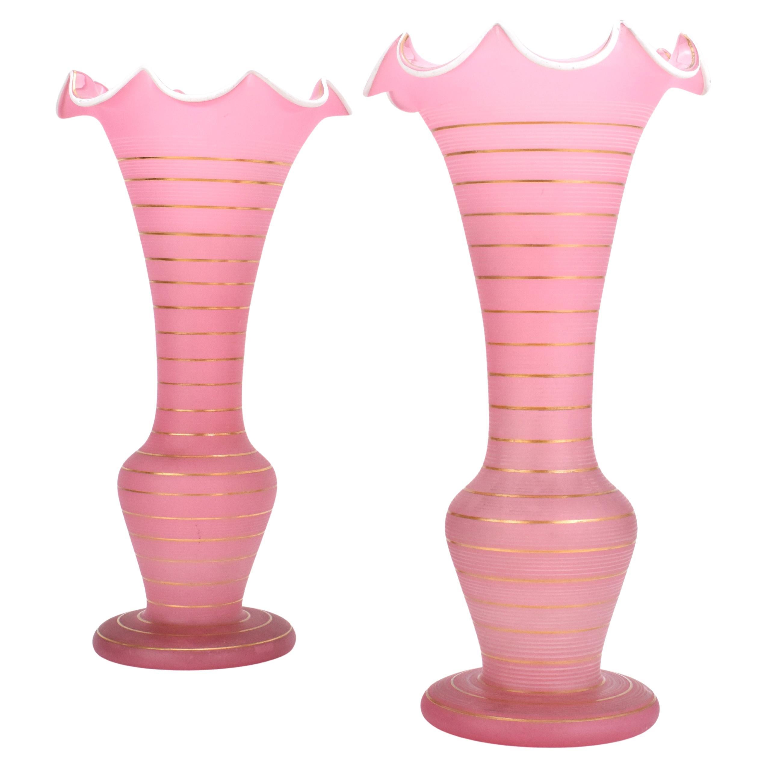 Dorato Coppia di vasi in vetro dorato French Rose Opaline, XIX secolo in vendita