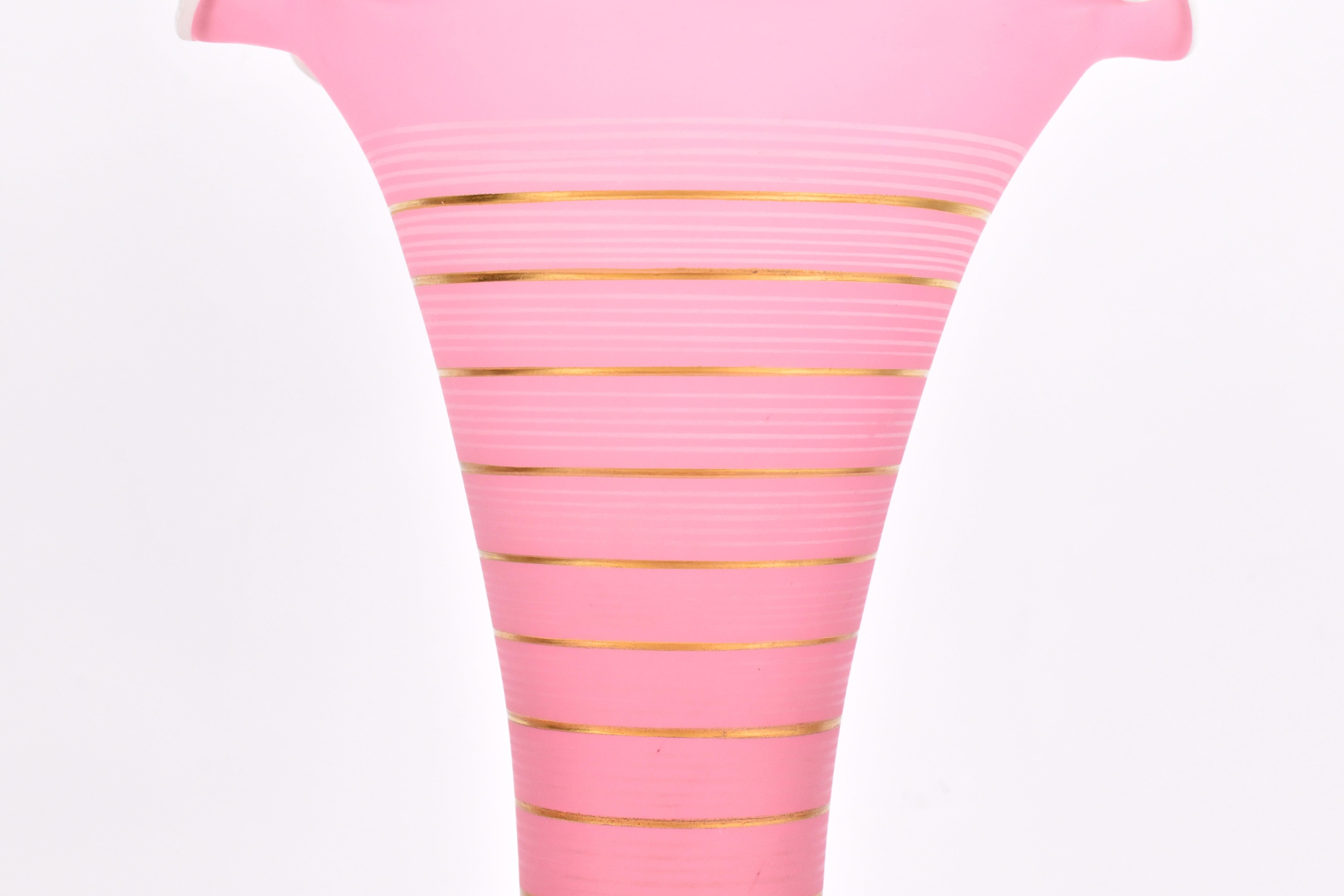 Coppia di vasi in vetro dorato French Rose Opaline, XIX secolo in vendita 1