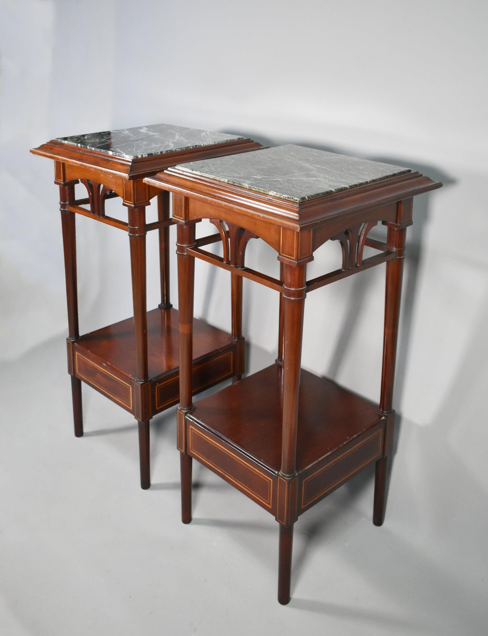 Français Antique Paire de guéridons Sellettes French en acajou en vente