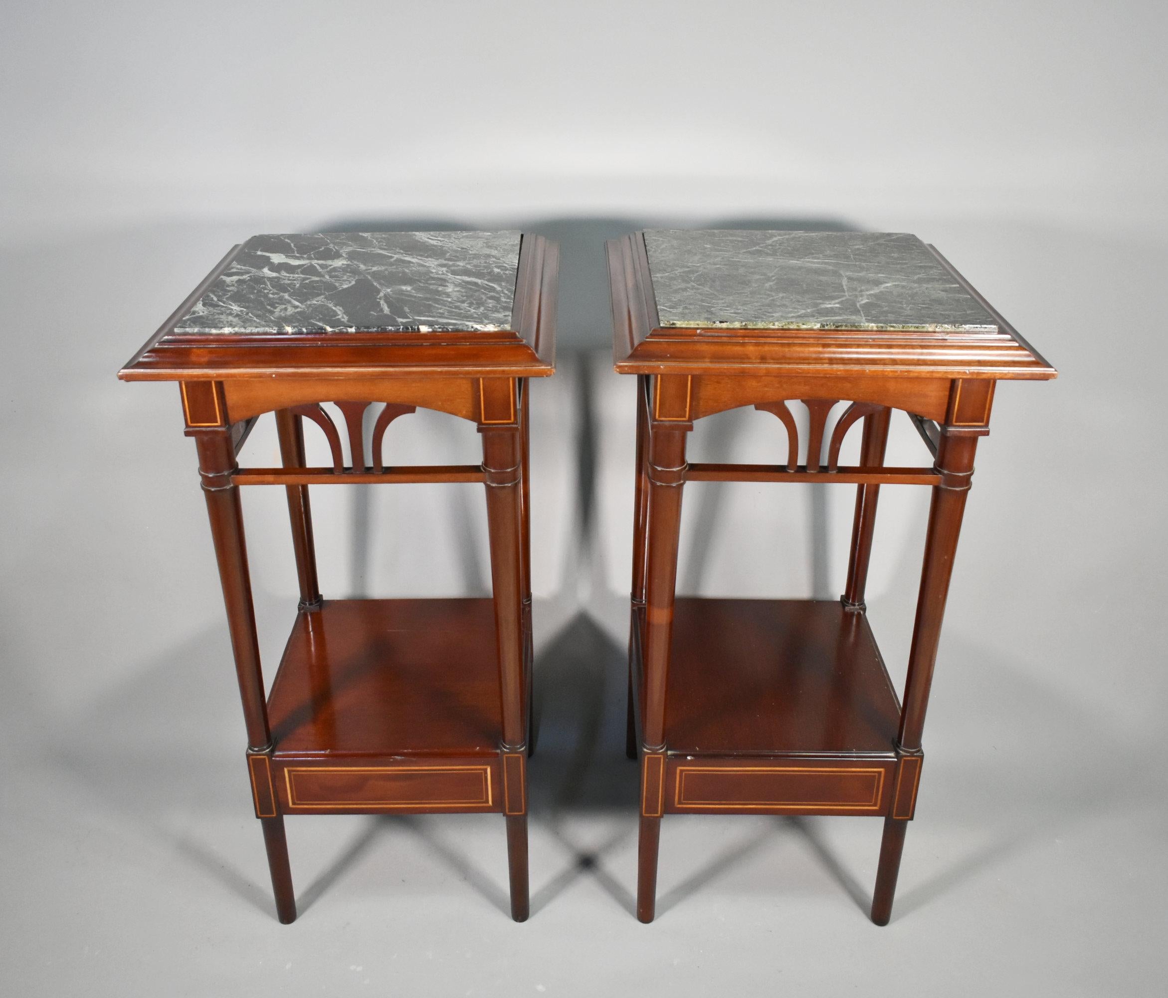 Incrusté Antique Paire de guéridons Sellettes French en acajou en vente